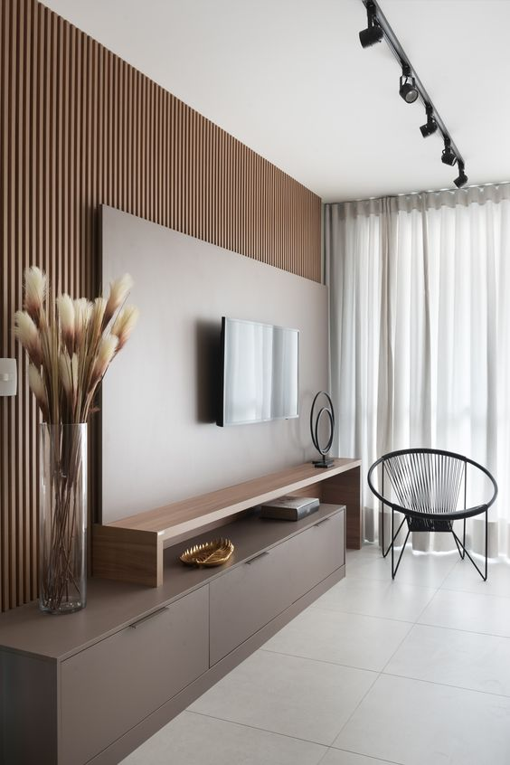 Elegant and classic brown spacious room